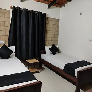 Minimal Poshtel India