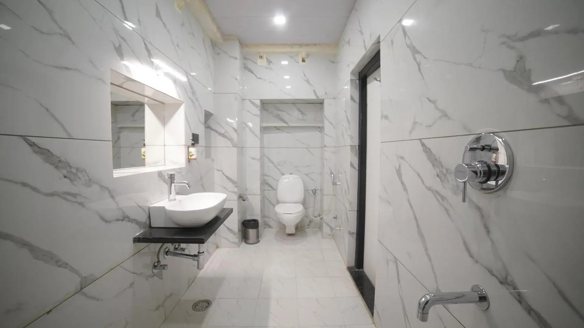 ***  Hotel Banjara Retreat Udaipur India